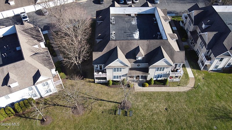 3rd image of 407 Mallards Pond Lane