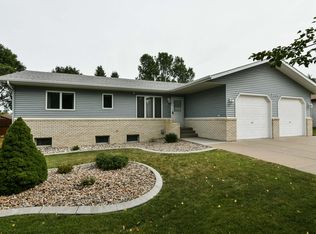 1108 19th St SE, Mandan, ND 58554