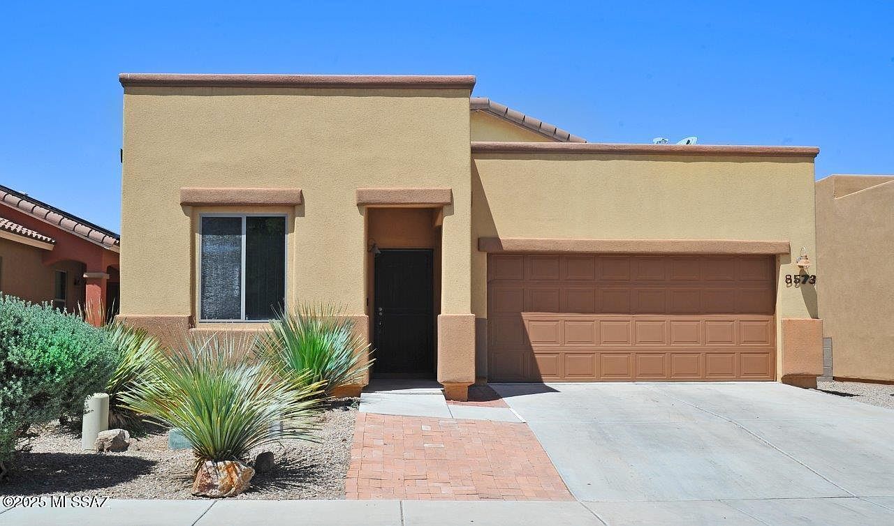 8573 N Western Juniper Ter