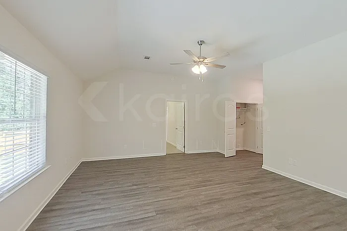 111 Live Oak Dr — Photo 9