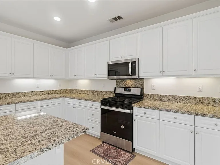 2811 E Kendall Ln — Photo 13