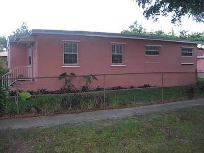2nd image of 940 NW 133rd St
