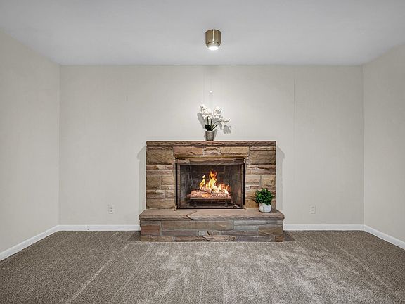 5th image of 221 Hillside Ln