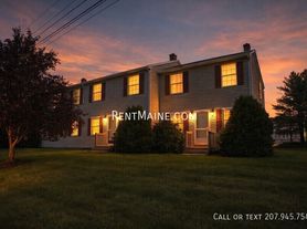 35 Valley View Ln, Bangor, ME