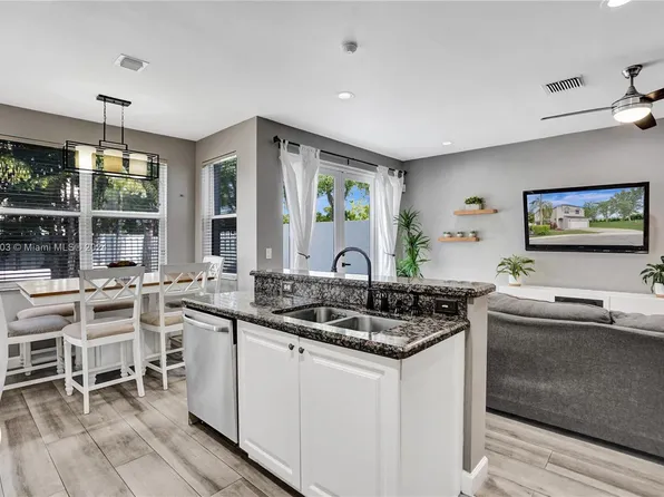 15713 NW 3rd St, Pembroke Pines, FL 33028