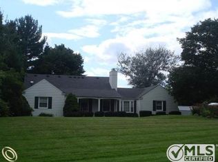 30617 Pear Ridge Rd, Farmington Hills, MI 48334