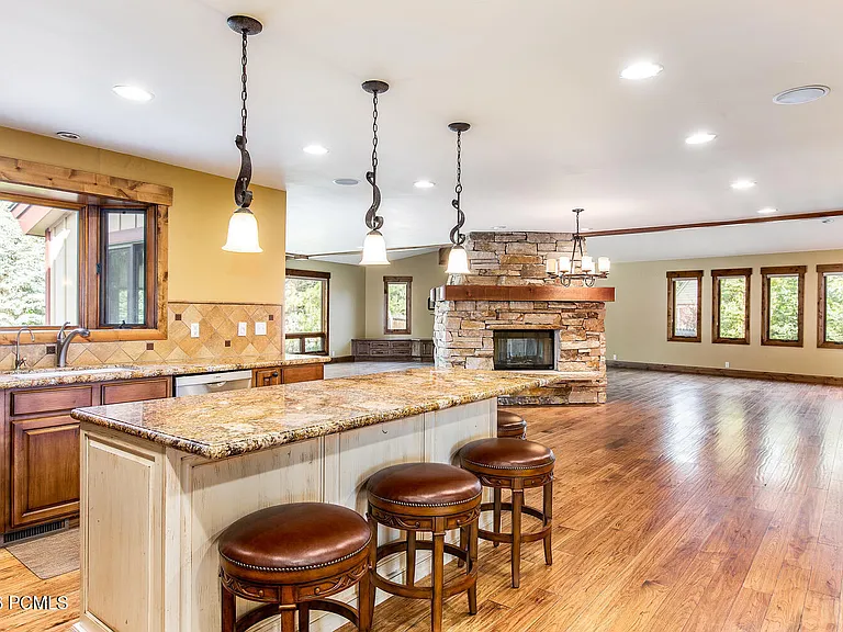 2689 Holiday Ranch Loop Rd — Photo 4
