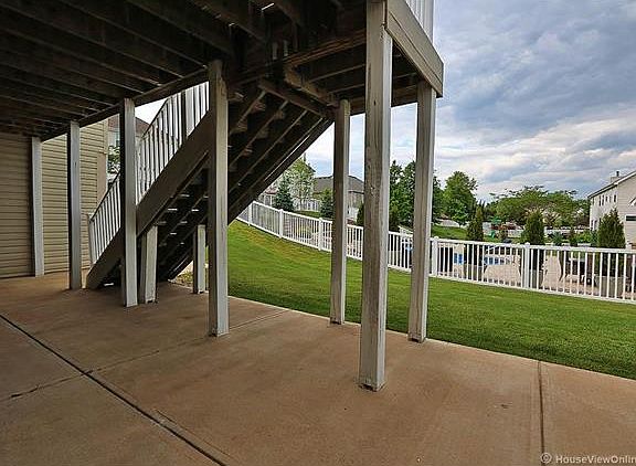 3rd image of 135 Greycliff Manor Dr