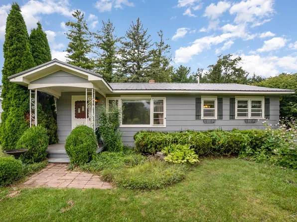 526 Paradise Dr, Beaverton, MI 48612