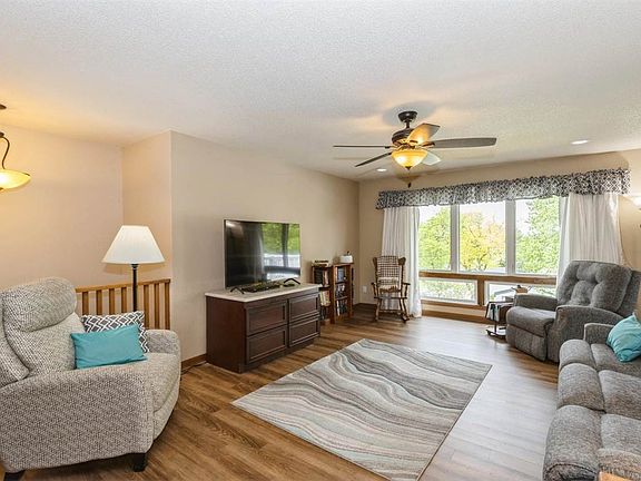 3rd image of 154 Circle Dr