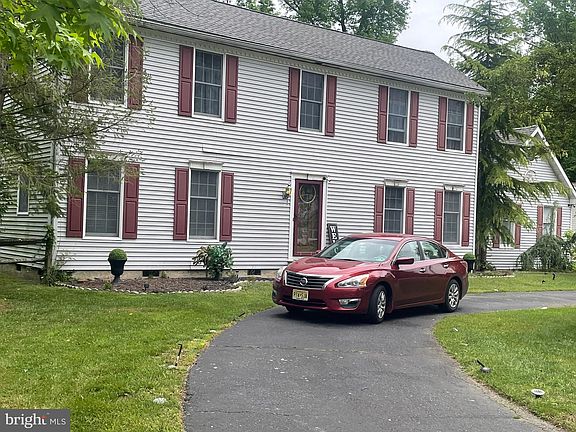 3rd image of 330 E Pittsfield St