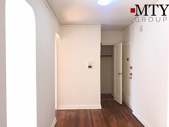5th image of 4216 80th St APT 6S