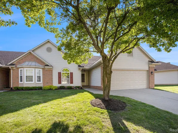 413 Mulberry Dr, Walled Lake, MI 48390