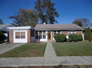34 Spruce Ln, Valley Stream, NY 11581