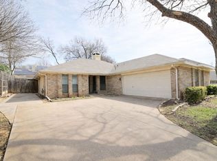 711 Dickey Dr, Euless, TX 76040