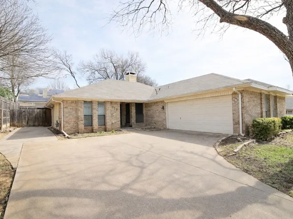 711 Dickey Dr, Euless, TX 76040
