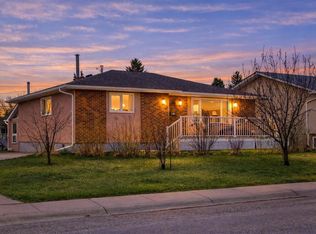 247 Huntford Way NE, Calgary, AB T2K3Z9