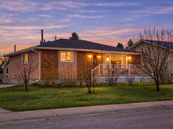 247 Huntford Way NE, Calgary, AB T2K 3Z9
