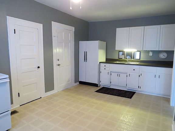 2nd image of 3416 Summit Ave