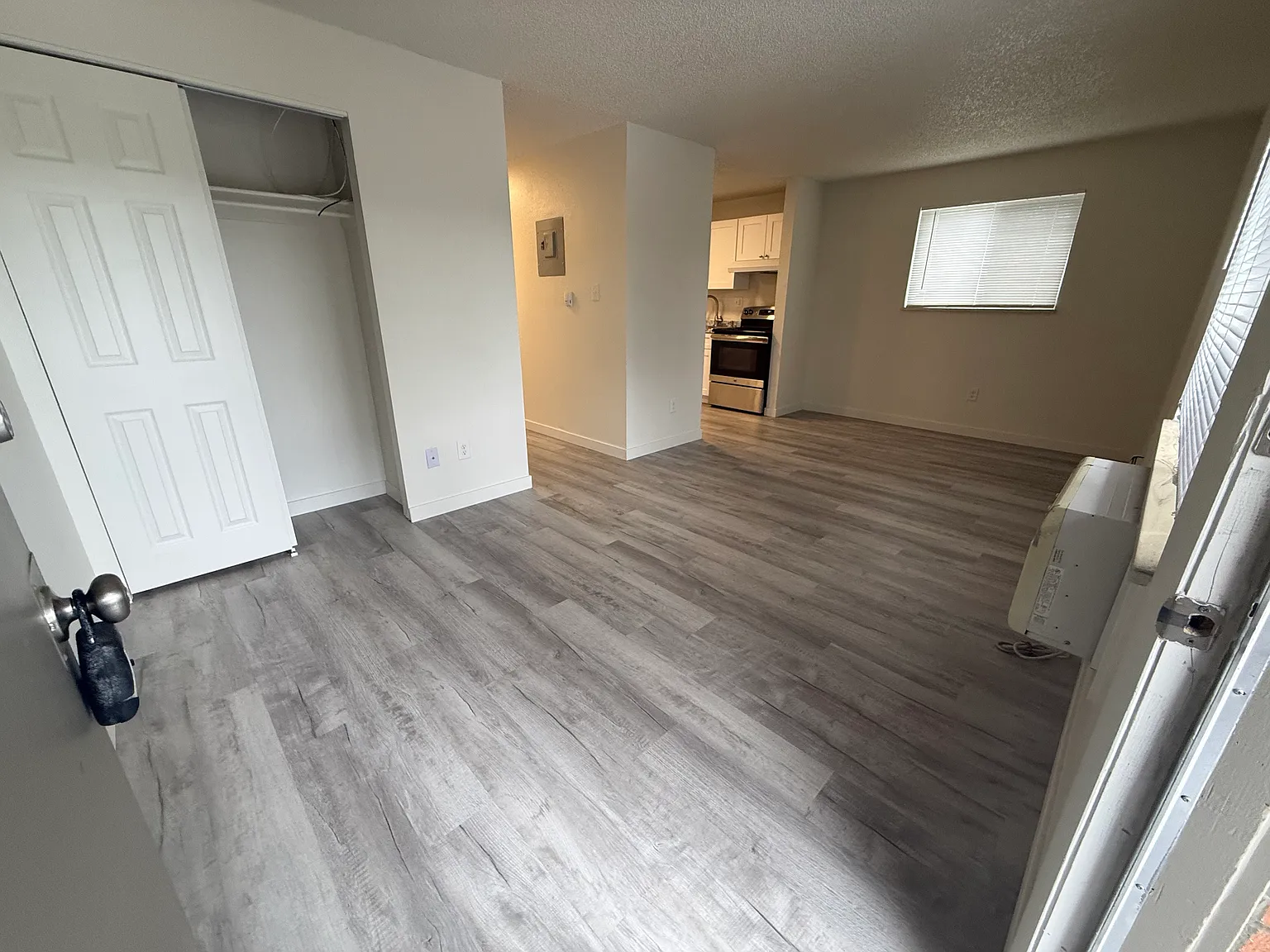 2 bed, 735 sqft, $1,350 — Photo 3