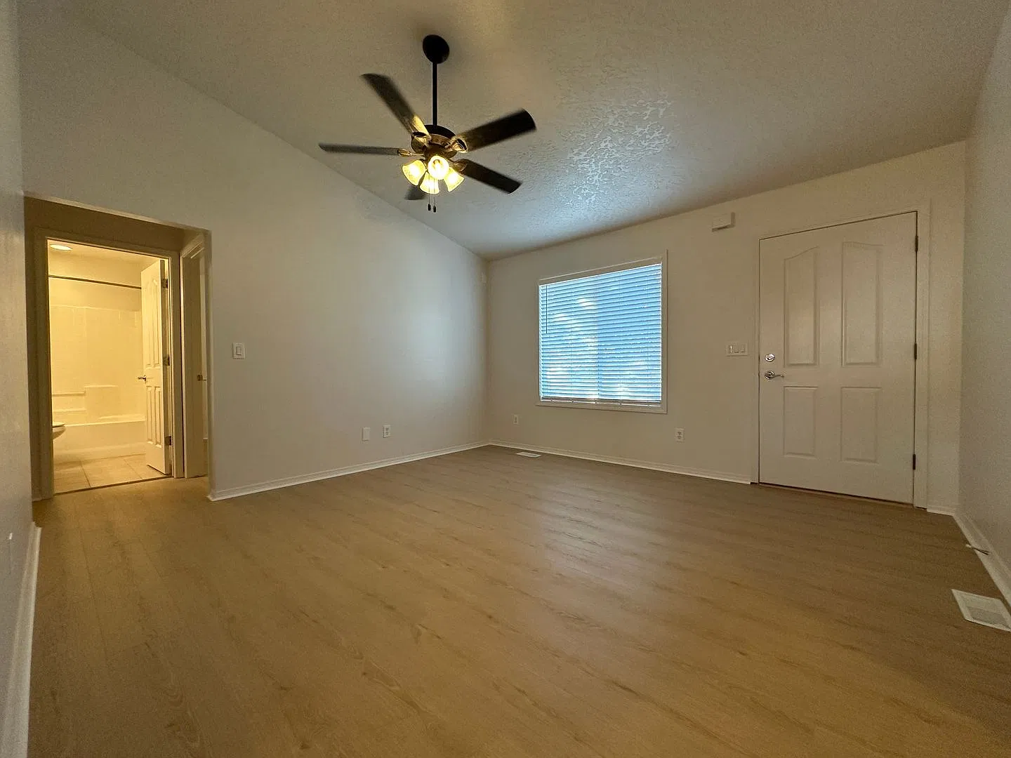 3bed, 2bath, 942sq.ft. home in Nampa - Nice culdesac location — Photo 2