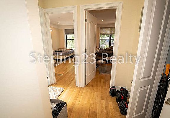 5th image of 2353 28th St #2F