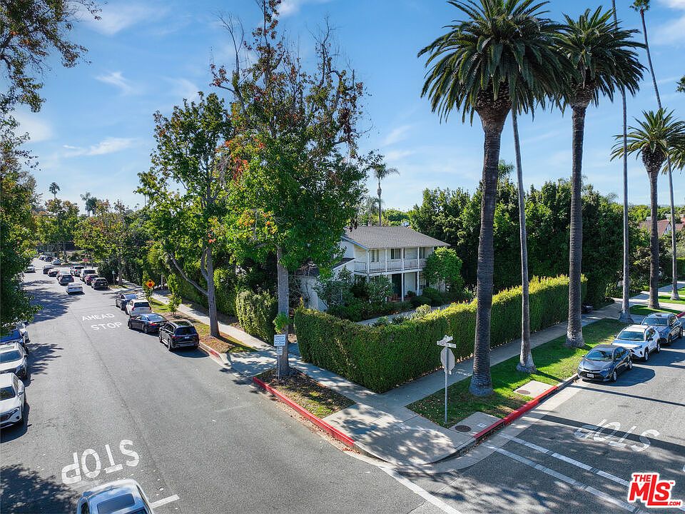 1st image of 601 N Beverly Dr