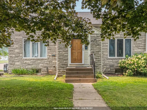 1517 Division St, New London, WI 54961