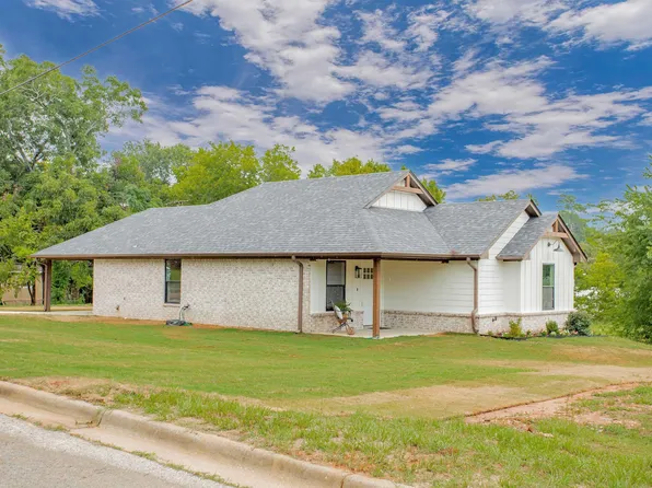 113 W Magnolia St, Troup, TX 75789