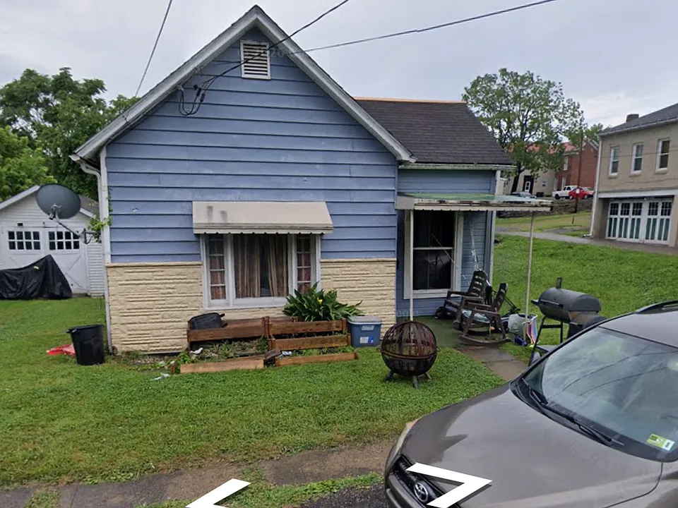 906 Field St