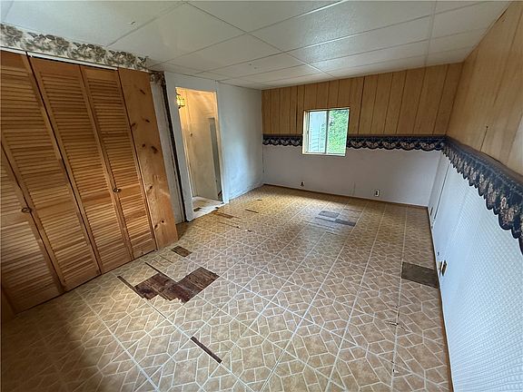 5th image of 125 Ayers Ave