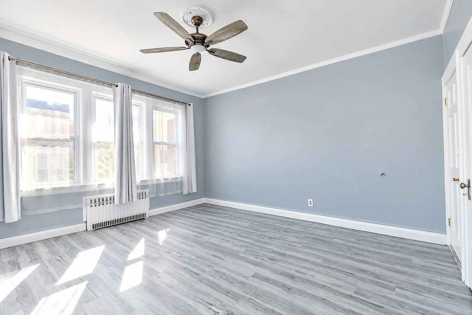 1 bed, 800 sqft, $2,200 — Photo 2