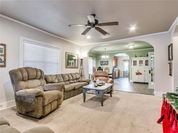 324 S Grand St, Crescent, OK 73028