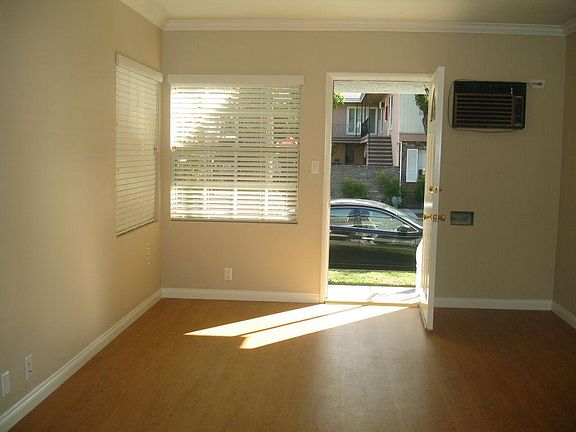 5th image of 4107 W McFarlane Ave #A