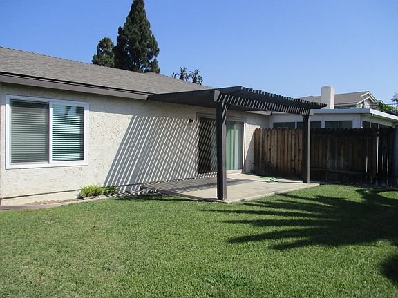 4th image of 876 Laurel Park Cir