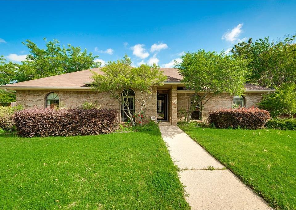 1st image of 702 Meadowglen Cir