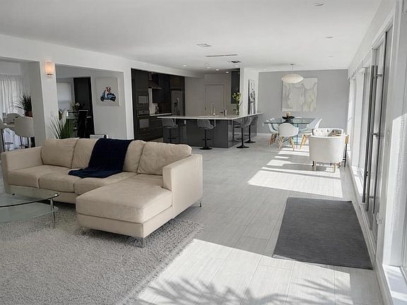 3rd image of 2906 SW 2nd Ave