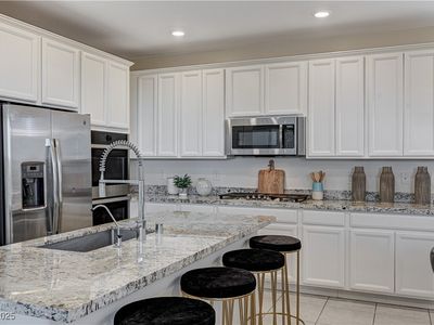 712 Rogue Wave St, Las Vegas, NV, 89138