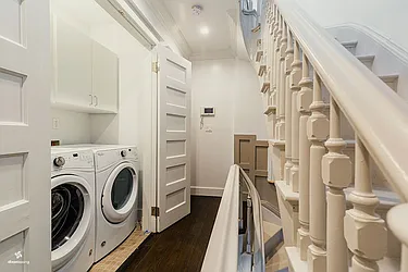 Rented by Dixon Advisory USA Inc.