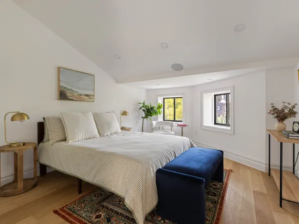 521 Monroe Street image 12 of 16