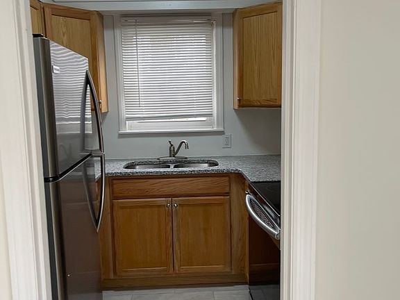 4th image of 170 Shallowford Village Ct #170