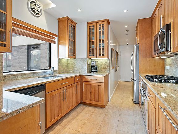 5th image of 425 E 58th St APT 16C