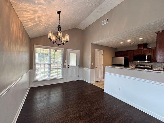 Dining Room 12'11 x 9'6