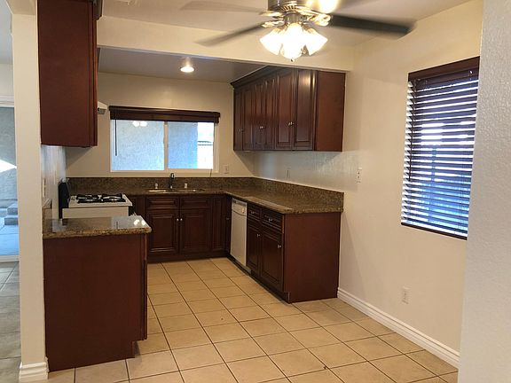 3rd image of 2603 Sycamore Dr