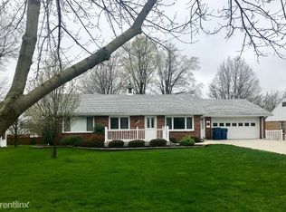 395 S Cayuga Rd, Williamsville, NY 14221