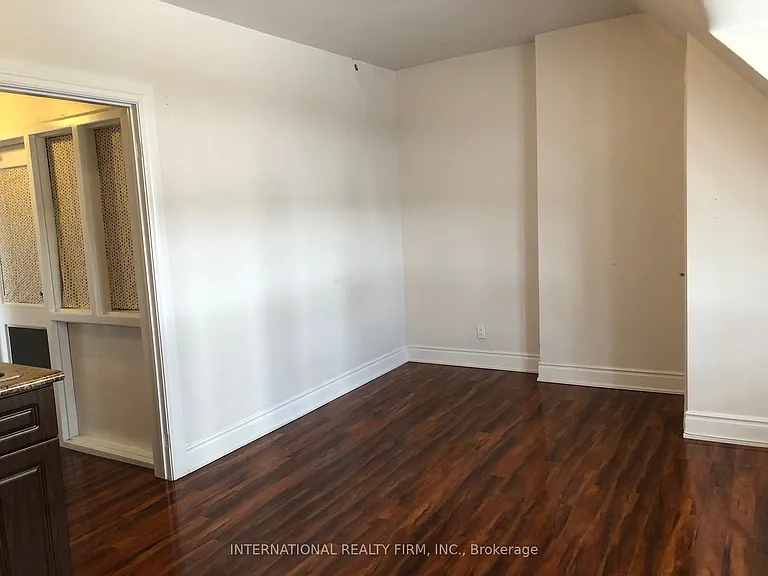 197 Dundas St E #1A — Photo 2