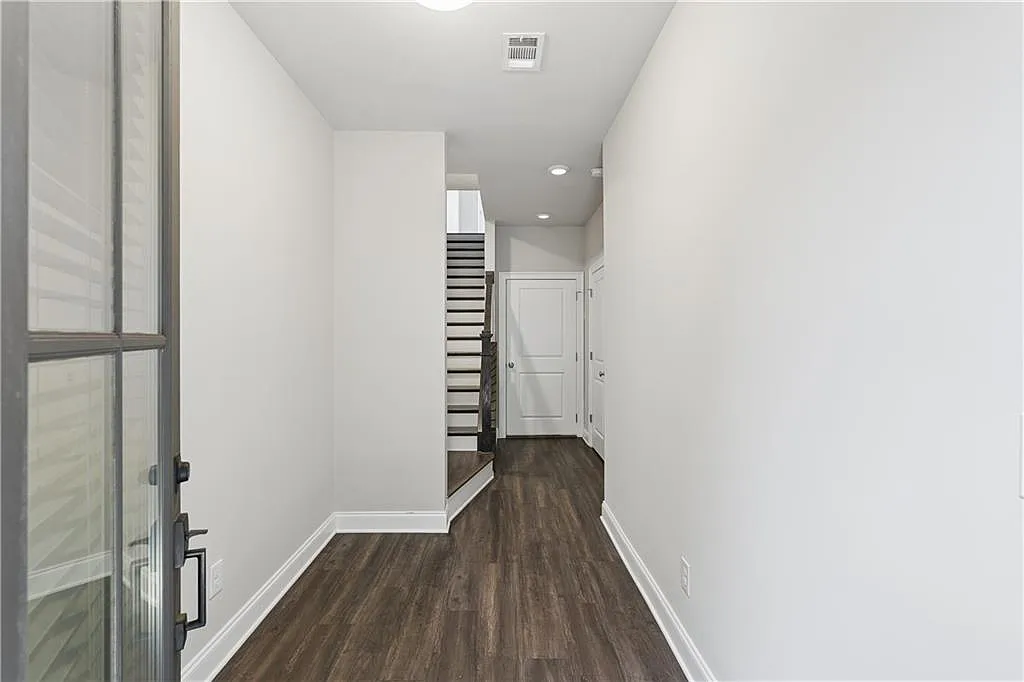 3 bed, 3.5 bath, 2142 sqft, $3,400 — Photo 4