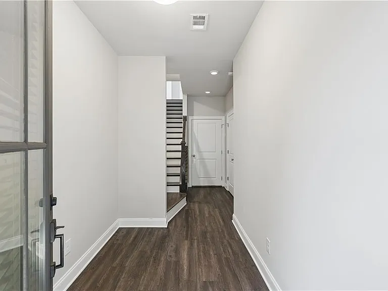857 Constellation Dr — Photo 4