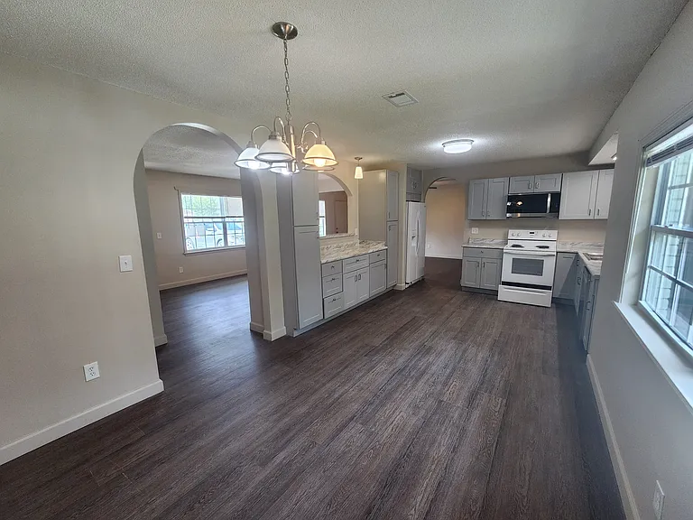535 Azalea St — Photo 7