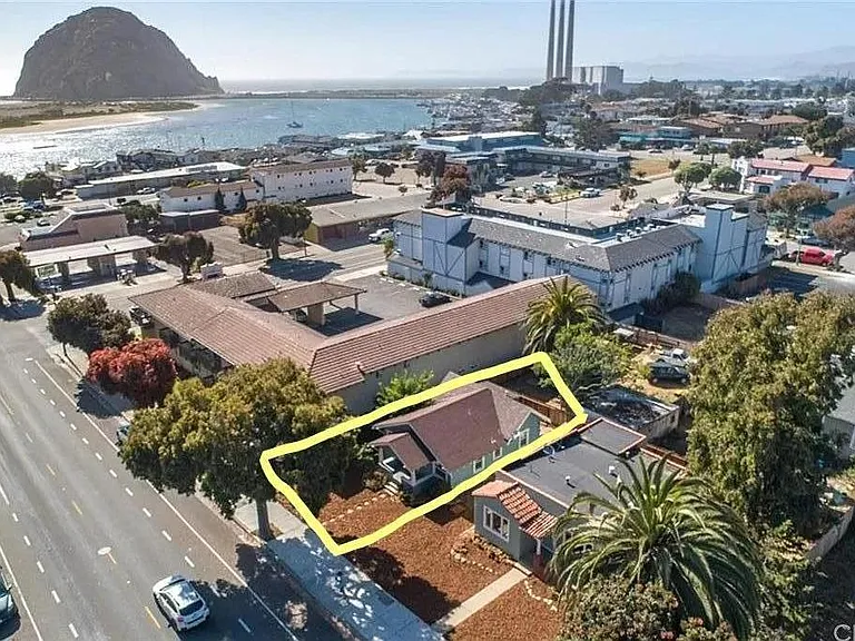 2 blocks from Embarcadero and downtown Morro Bay!
